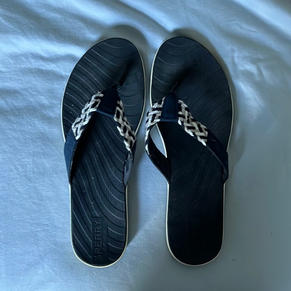 Sperry flip flops